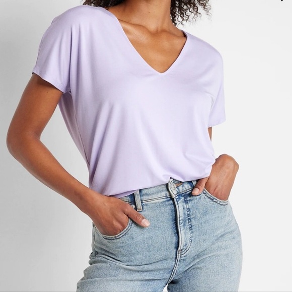 Express Relaxed V-Neck Tulip Open Back London Tee M NWT - Picture 2 of 3